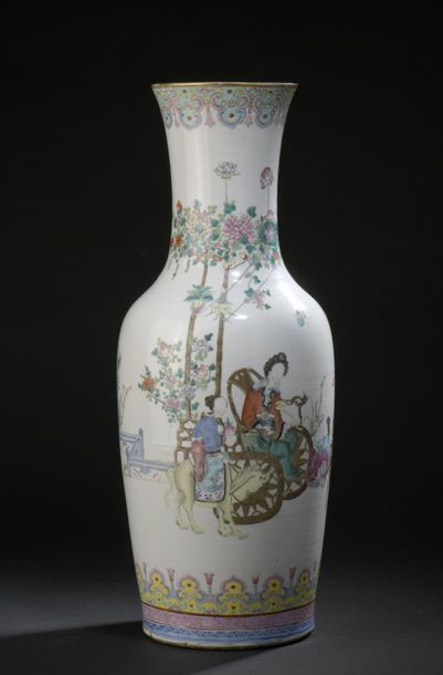 Grand vase en porcelaine polychrome Chine,...