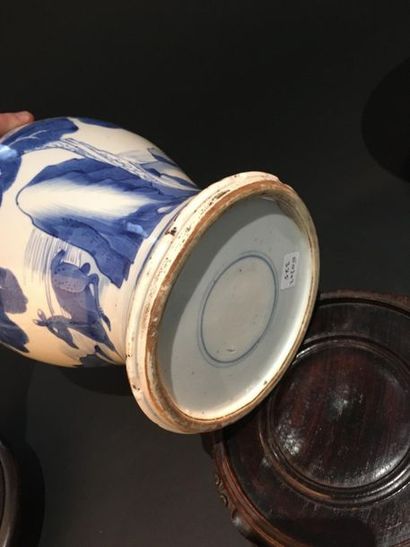 null Paire de vases Yenyen en porcelaine bleu blanc
Chine, XIXe siècle
À décor de...