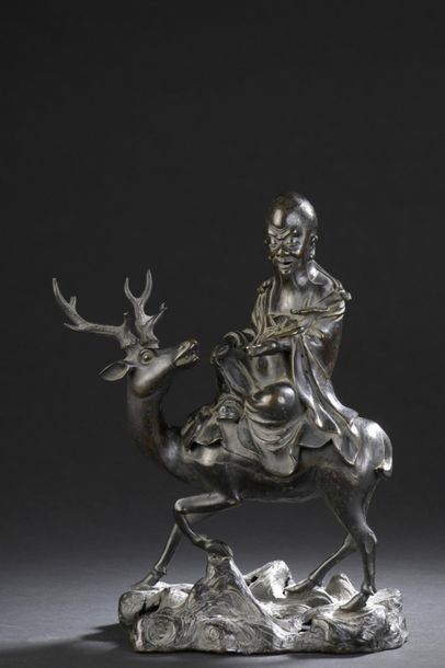 null Brûle-parfum couvert en bronze
Chine, XIXe siècle
En forme de daim en mouvement...