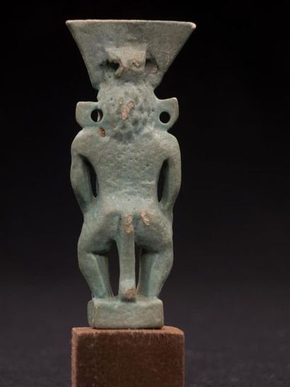 null Amulette en faïence bleue, Egypte, Basse Epoque, 664 - 332 av. J.-C.
Représentant...