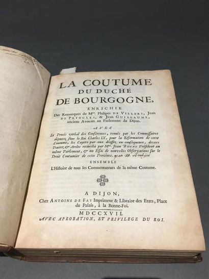 null Coutusmes de Bourgogne Dijon 1717
In - 4° 
Veau marbré