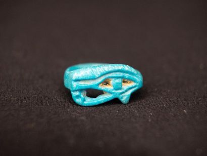 null Blue earthenware ring, Egypt, New Kingdom, 1552-1070 BC
Decorated with an openwork
Udjat...