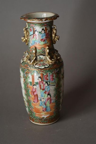 null Canton porcelain vase, China late 19th century
H. 25 cm
Small luster