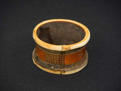 null Bone bracelet, Egyptian Coptic
D. 7 cm
Former private collection from Paris...