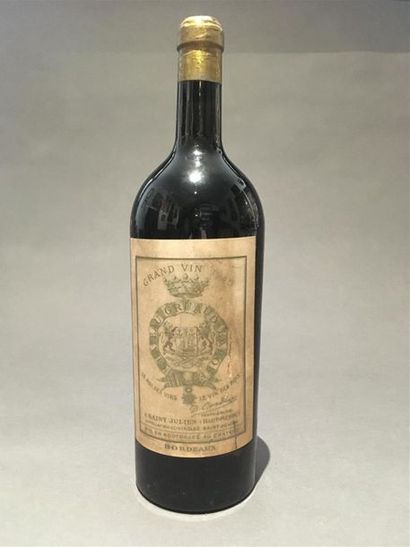 null Château Gruaud Larose, Saint Julien, 1945
Un magnum
Niveau mi-épaule, étiquette...