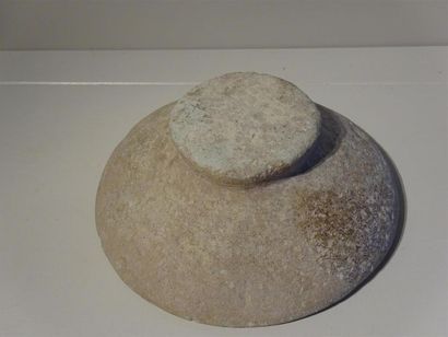 null Standing bowl in limestone, Egypt, Ptolemaic Period, 300 - 30 BC.
D. 25 H. 8...