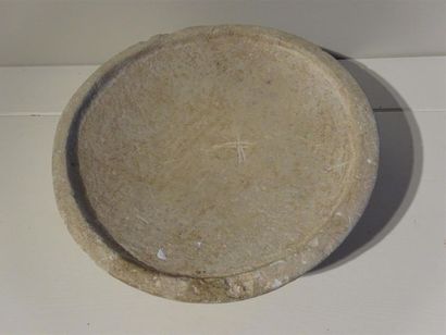 null Standing bowl in limestone, Egypt, Ptolemaic Period, 300 - 30 BC.
D. 25 H. 8...