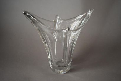 null DAUM France, petit vase en cristal
Signé sur la base
H. 13 L. 13 P. 11 cm