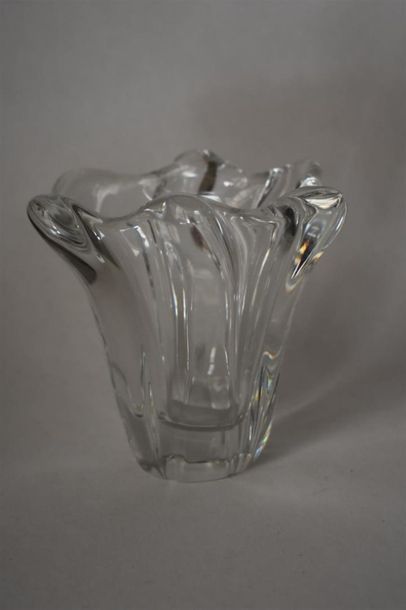 null DAUM France, large crystal vase
Signed at the base
H. 28 L. 30,5 D. 18 cm