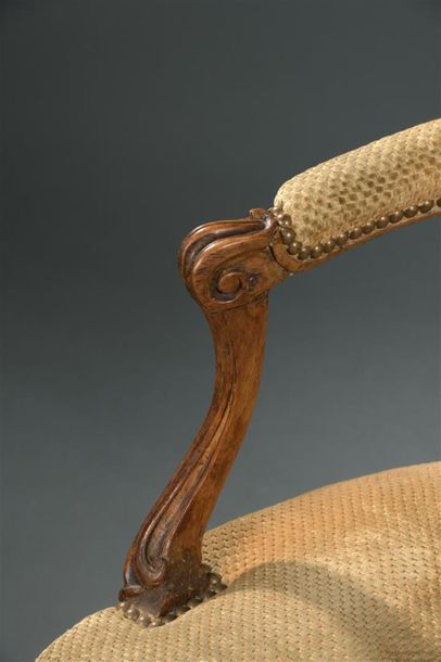 null Beautiful cabriolet armchair in molded wood, carved stamped L. Delanois of the...