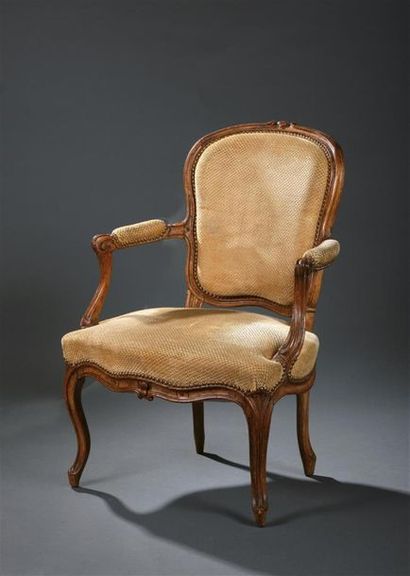 null Beautiful cabriolet armchair in molded wood, carved stamped L. Delanois of the...