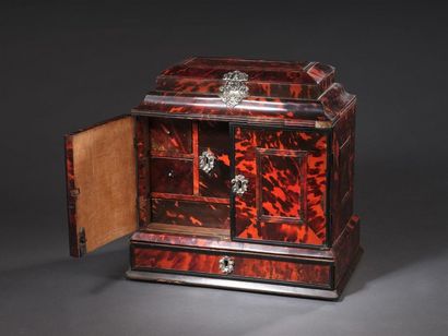 null Small cabinet in red tortoiseshell from the second half of the 17th century
....