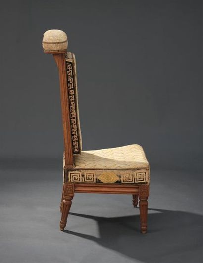 null Chaise ponteuse en bois naturel mouluré et sculpté d'époque Louis XVI
À haut...