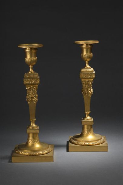 null Ferdinand BARBEDIENNE (1810-1892)
Paire de bougeoirs en bronze ciselé et doré
Le...