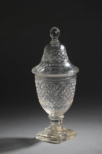 null Cup covered in faceted crystal Probably Irish work
of the 19th century
Ginning.
H....