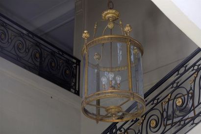 null Grande lanterne en bronze ciselé et doré de style Louis XVI, signée Lacarrière...