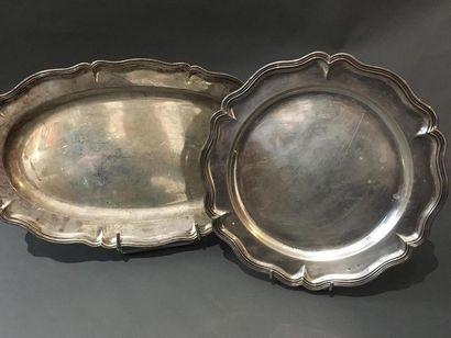 null Two silver dishes, one oval, the other round, Moscow hallmark, 1842
With fillet...