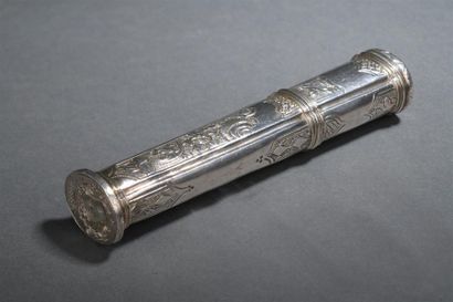 null Silver wax case, Paris 1779
With foliage and rocaille decoration, engraved with...
