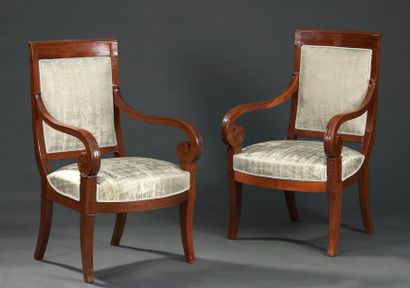 null Paire de fauteuils en acajou et placage d'acajou estampillés Quenne d'époque...