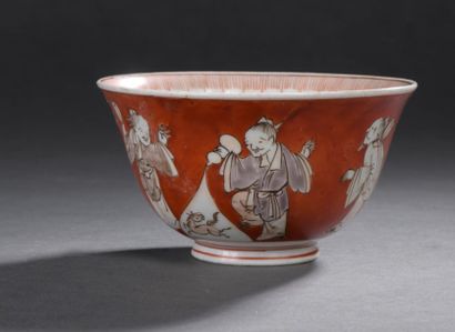 null Chine, XIXe siècle
Bol en porcelaine à décor polychrome des émaux de la famille...