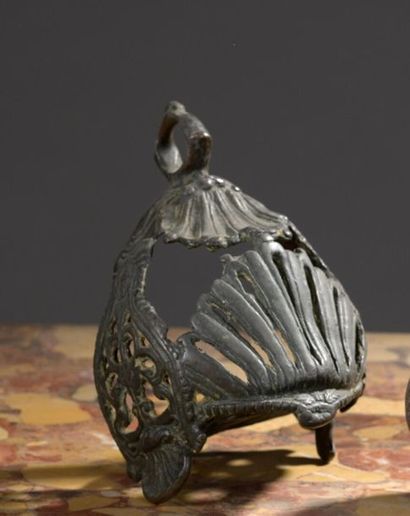 Paire d'étriers en bronze ajouré, XVIIIe...