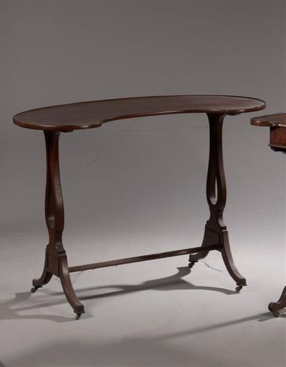Table rognon en acajou de style Louis XVI,...
