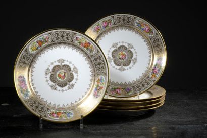 null SEVRES, Louis-Philippe period, circa 1845
Set of twenty-four porcelain plates...