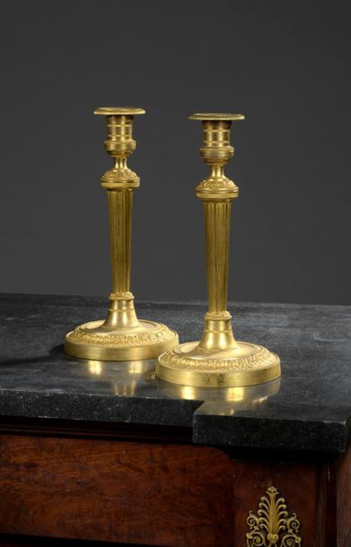 null Pair of chased and gilt bronze torches with fluted shaft resting on a Louis...