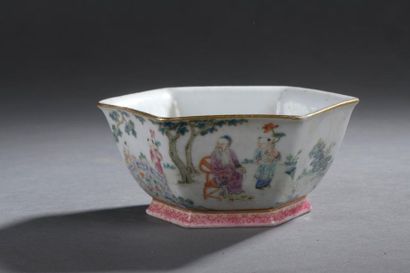 Chine, XIXe siècle Bol hexagonal en porcelaine...