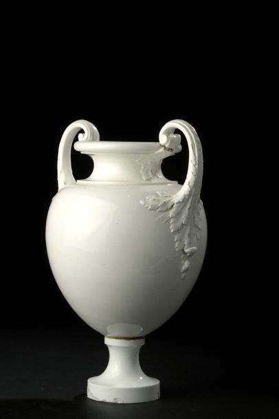 SEVRES, XVIIIe siècle, vers 1780-90 Vase...