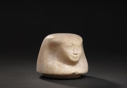 null Bouchon de vase canope figurant la tête du dieu Amset
Égypte, Basse Époque
Albâtre....