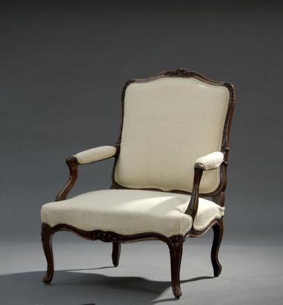 null Moulded and carved wooden armchair stamped Père Gourdin from the Louis XV
period....