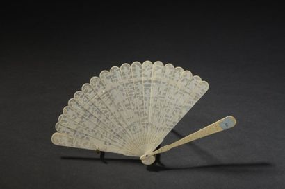 null Ivory lace fan, China, early 19th century
Broken ivory, carved and engraved...
