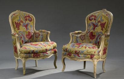 null Pair of large Louis XV
period molded and carved wooden shepherdesses with cabriolet...