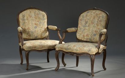 null Pair of armchairs in moulded and carved wood stamped LC Carpentier from the...