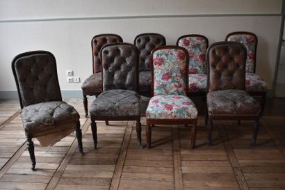 null SUITE OF EIGHT comfortable English style mahogany chairs, late 19th c. 
Accidents.
H....