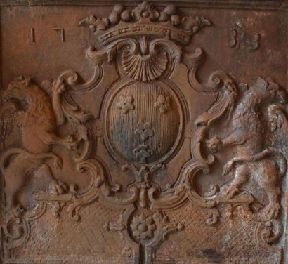 null IMPORTANT PLAQUE DE CHEMINEE in cast iron from the Louis XV period 
Decorated...