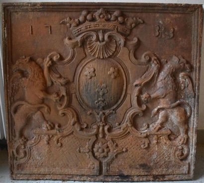 null IMPORTANT PLAQUE DE CHEMINEE in cast iron from the Louis XV period 
Decorated...