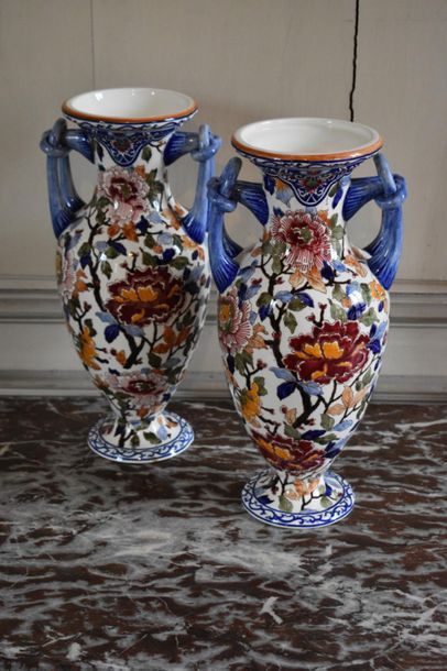 null GIEN, 20th century
PAIR OF VASES in polychrome earthenware, with floral decoration,...