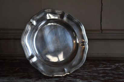null Silver dish, Minerve hallmark, by G. Detouche in Paris
With scalloped edges....