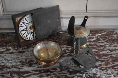 null LOT OF MEASURING INSTRUMENTS including:
- a brass graphometer signed Gourdin...