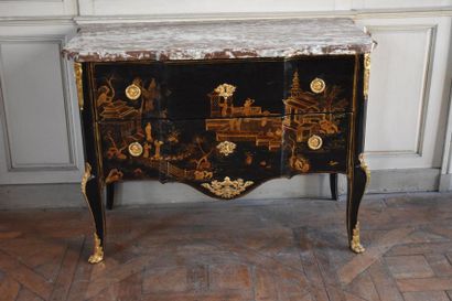 null COMMODE en laque de style Louis XV, XIXe siècle
Ouvrant à deux tiroirs sans...
