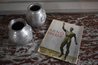 null LOT comprenant un livre d'Arno Becker, deux vases signés Bessa et une litho...