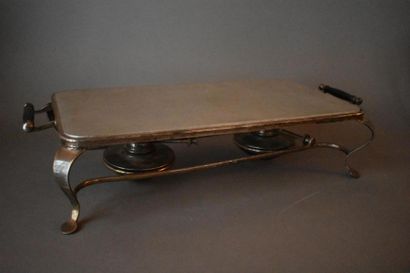 null FLAT HEATER in silver plated metal, 20th century 
Resting on arched legs.
H....