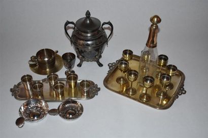 null LOT in silver plated metal
Including two liqueur sets, two wine tasters, an...