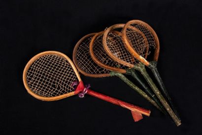 null BEAUTIFUL SET OF PLAY OF PAUME RACKETS, 19th century
Long-sleeved snowshoes...