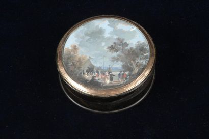 null Boîte ronde en écaille ornée d'une miniature, fin de l'époque Louis XVI
À décor...