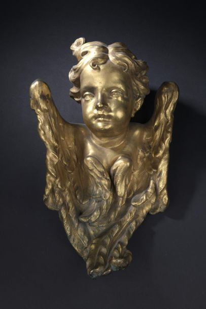 null Grand élément en bronze ciselé et doré d'époque Louis XV
À décor d'une figure...