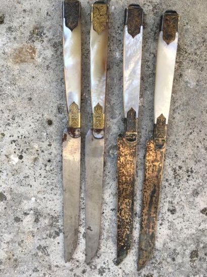 null Four knives, two of them in vermeil, 1798-1809
Mother-of-pearl handles. 