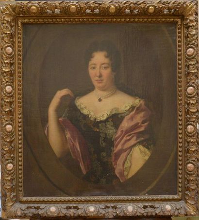 null Attribué à Claude LEFÈBVRE (1632-1675)
Portrait de dame dans un ovale peint
Toile.
Restaurations...